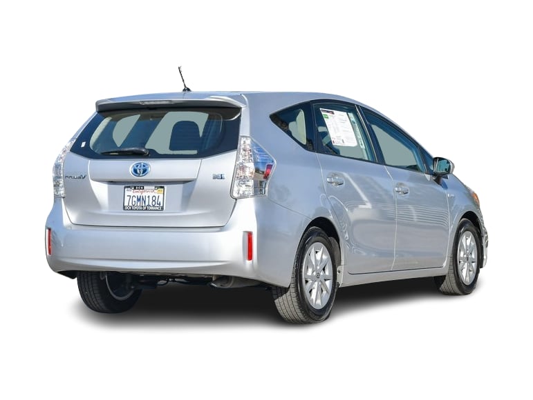 2014 Toyota Prius v Two 18