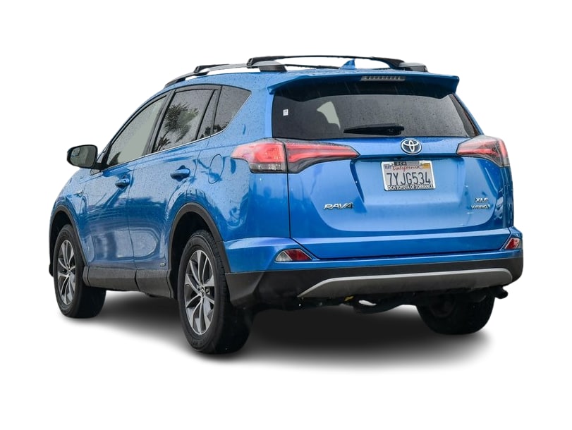 2017 Toyota RAV4 XLE 3