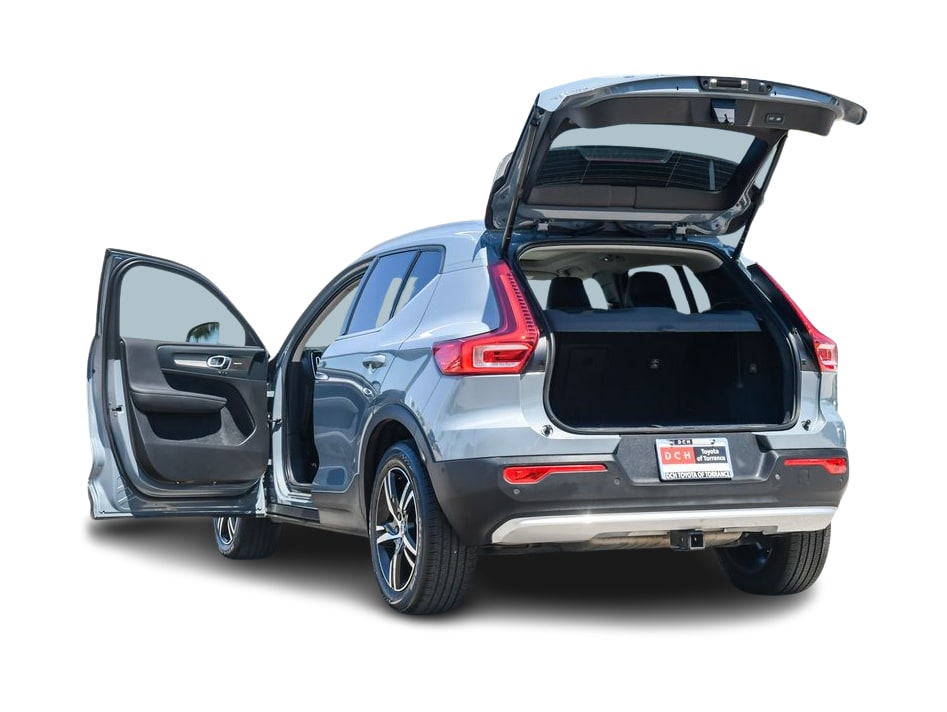 Thumbnail: 2023 Volvo XC40 - 14