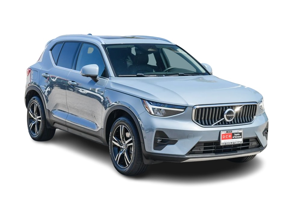 Thumbnail: 2023 Volvo XC40 - 15