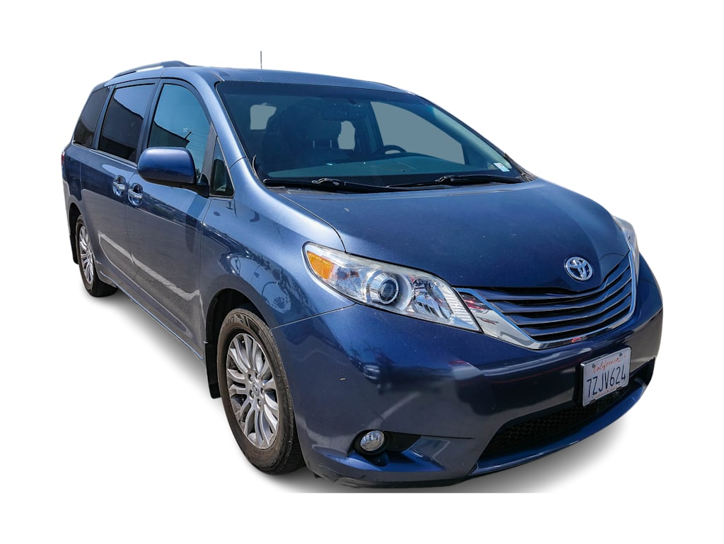 Thumbnail: 2017 Toyota Sienna - 18