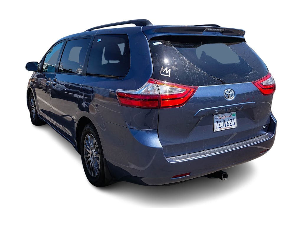 Thumbnail: 2017 Toyota Sienna - 2