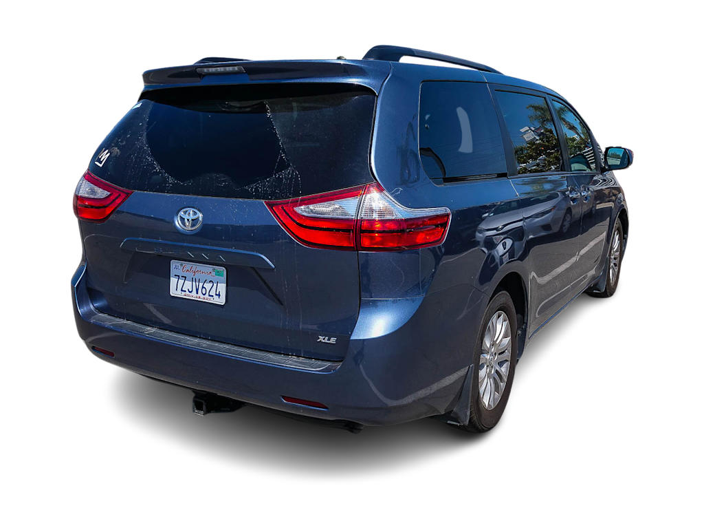 Thumbnail: 2017 Toyota Sienna - 12