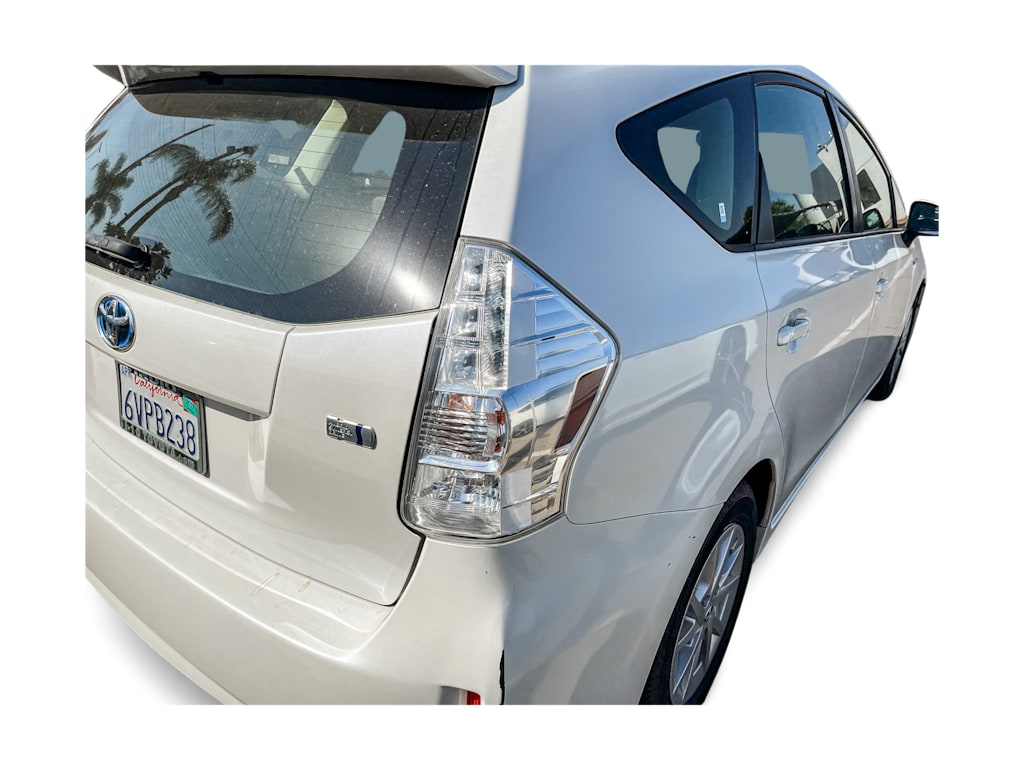 Thumbnail: 2012 Toyota Prius v - 17