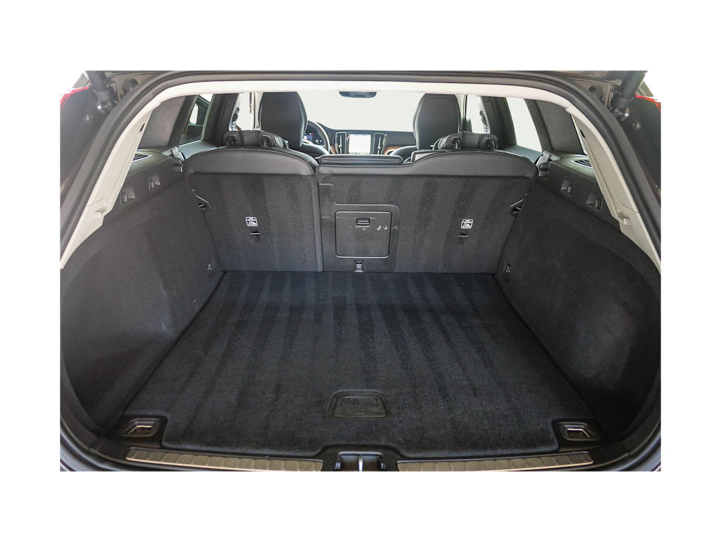 Thumbnail: 2025 Volvo V60 - 15