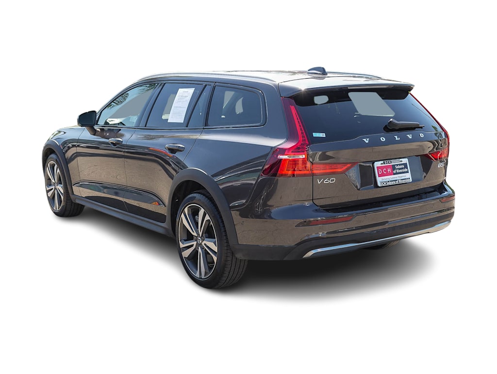 Thumbnail: 2025 Volvo V60 - 3