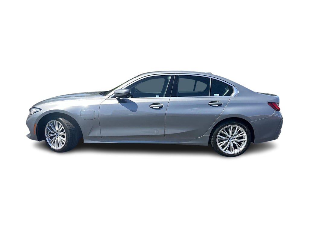 Thumbnail: 2024 BMW 3 Series - 3