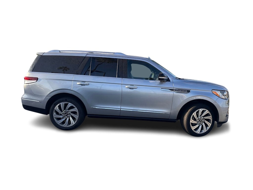 Thumbnail: 2024 Lincoln Navigator - 16