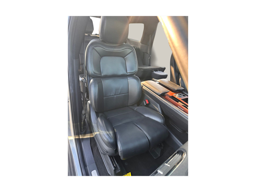 Thumbnail: 2024 Lincoln Navigator - 21