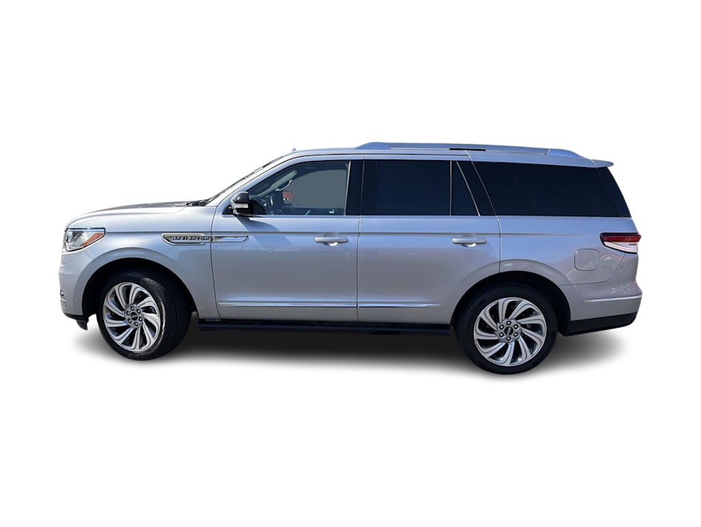 Thumbnail: 2024 Lincoln Navigator - 3