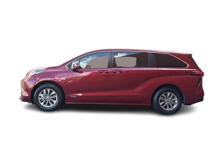 2021 Toyota Sienna LE 3