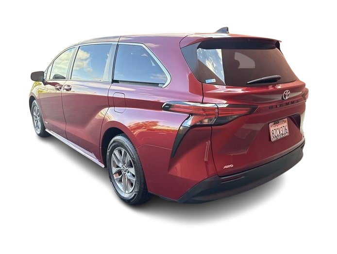 2021 Toyota Sienna LE 4