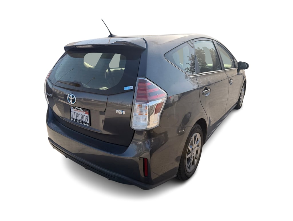 Thumbnail: 2016 Toyota Prius v - 16
