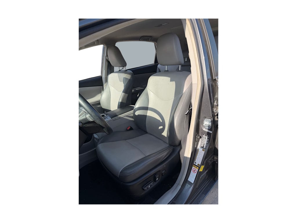 Thumbnail: 2016 Toyota Prius v - 17