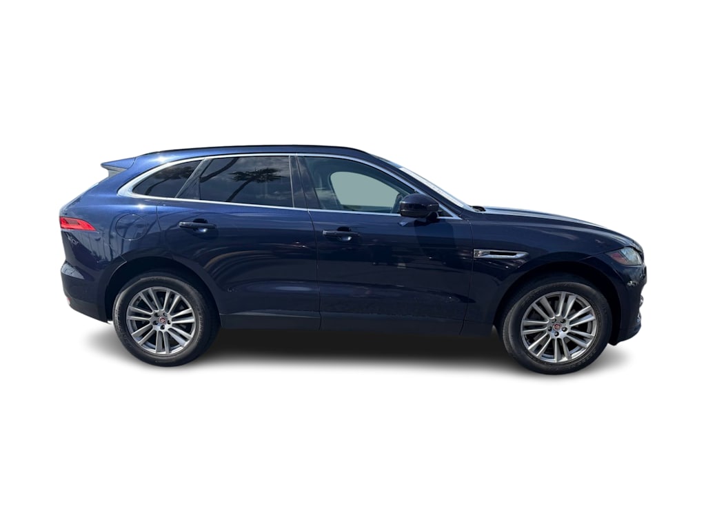 Thumbnail: 2017 Jaguar F-Pace - 16