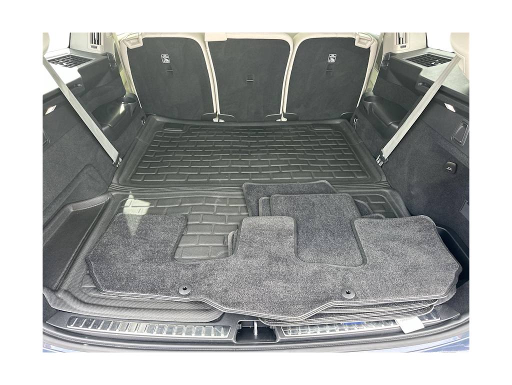 Thumbnail: 2023 Volvo XC90 - 18