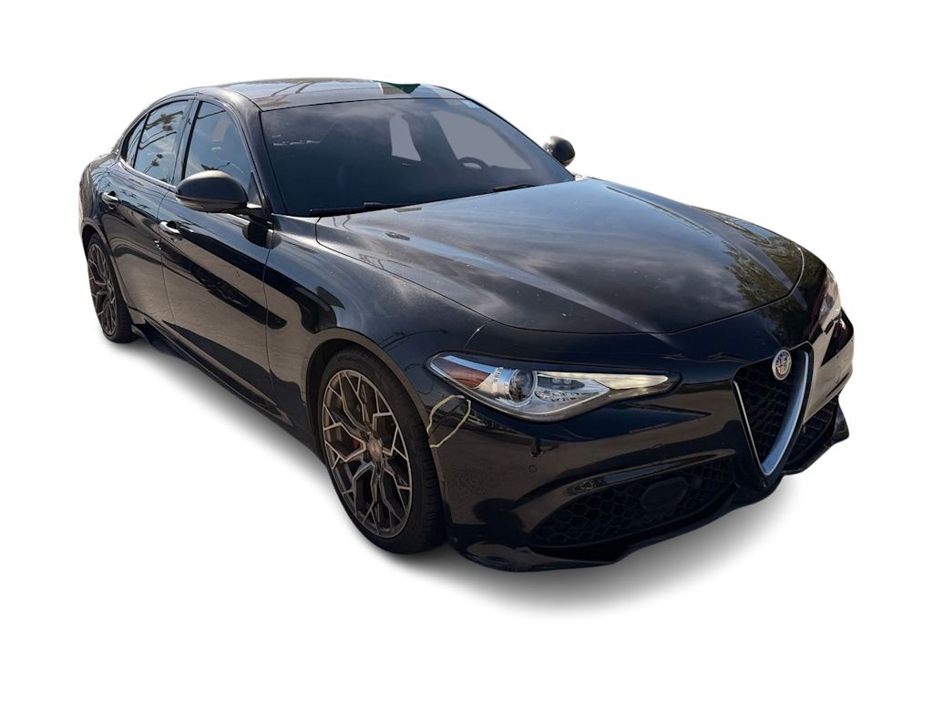 Thumbnail: 2017 Alfa Romeo Giulia - 15
