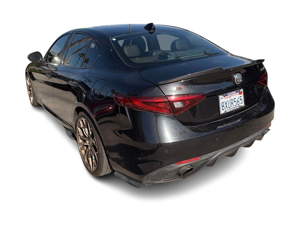 Thumbnail: 2017 Alfa Romeo Giulia - 4