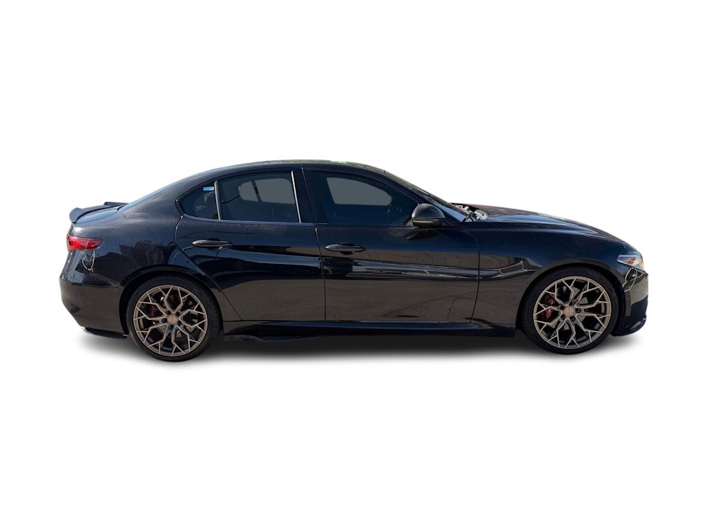 Thumbnail: 2017 Alfa Romeo Giulia - 14