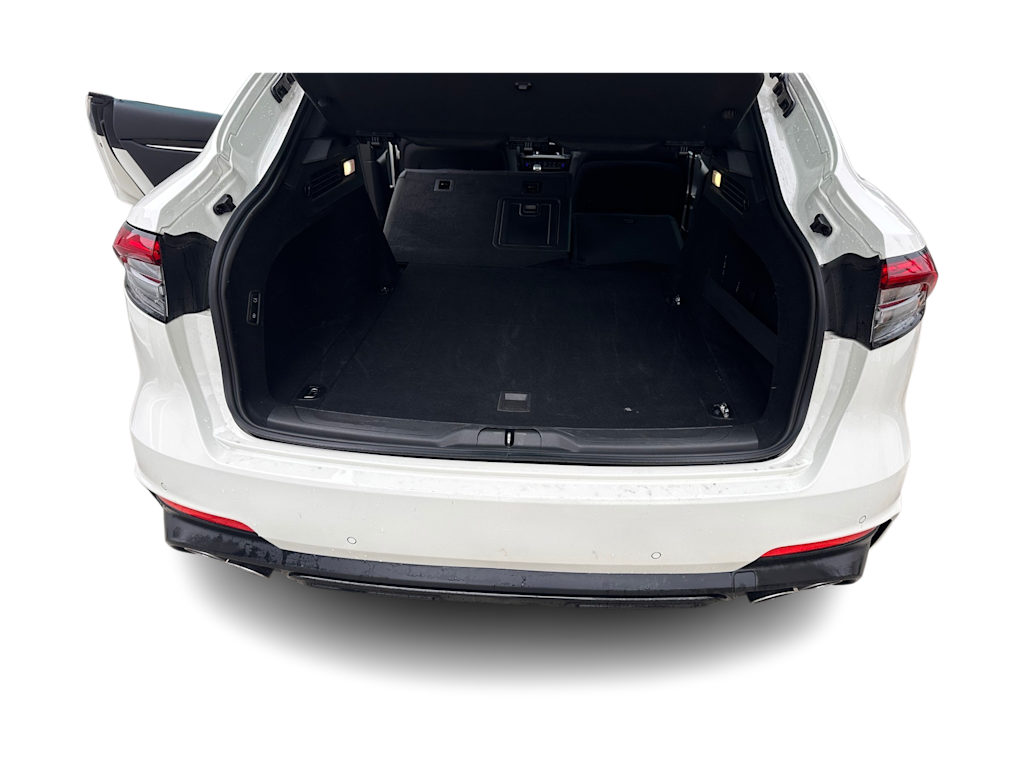 Thumbnail: 2023 Maserati Levante - 15