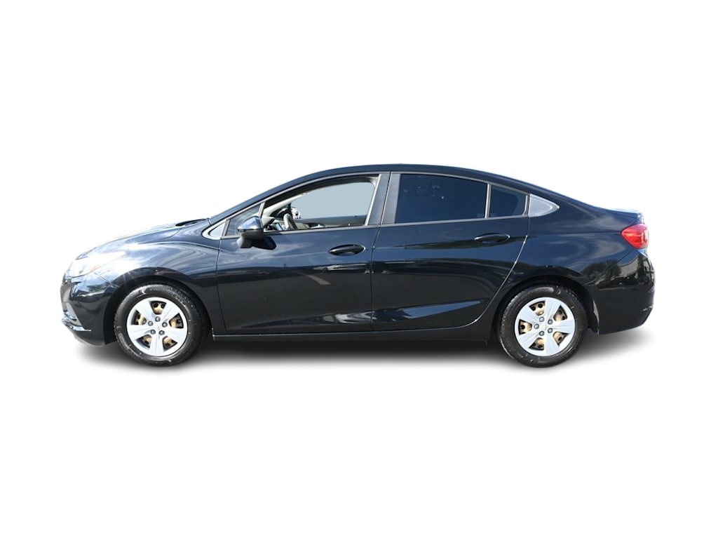 Thumbnail: 2017 Chevrolet Cruze - 3