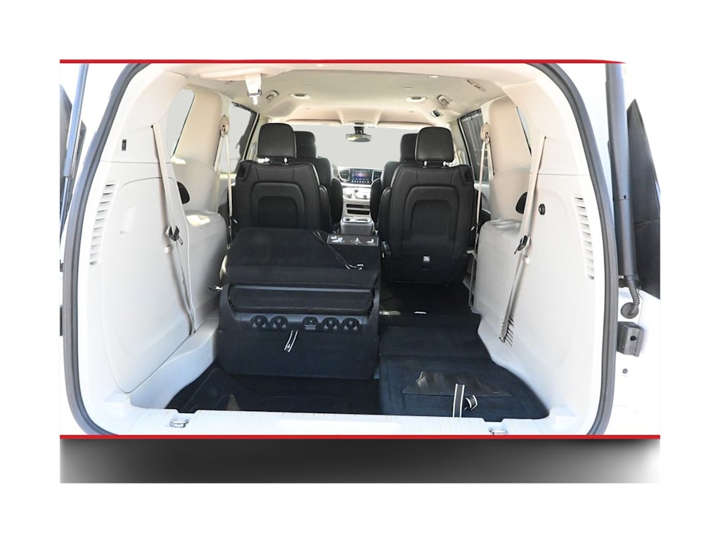 Thumbnail: 2017 Chrysler Pacifica - 13