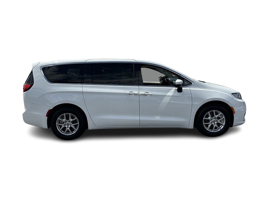 Thumbnail: 2023 Chrysler Pacifica - 17