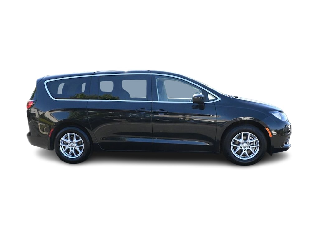 Thumbnail: 2023 Chrysler Voyager - 18