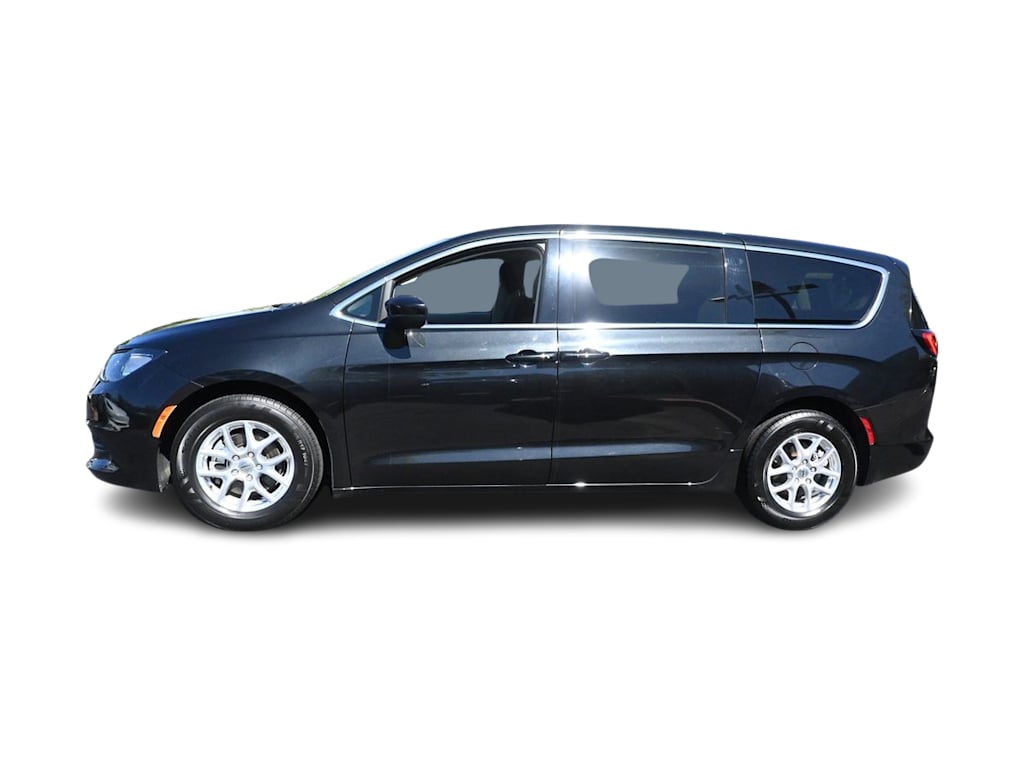 Thumbnail: 2023 Chrysler Voyager - 3