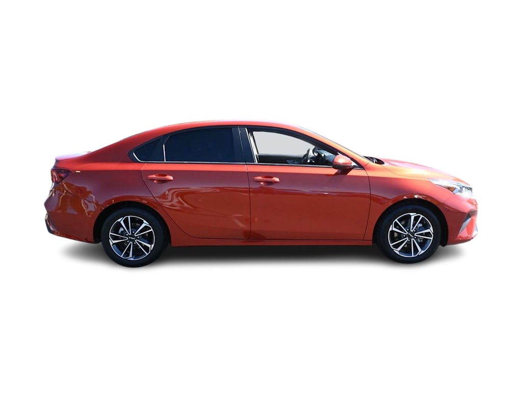 Thumbnail: 2023 Kia Forte - 18