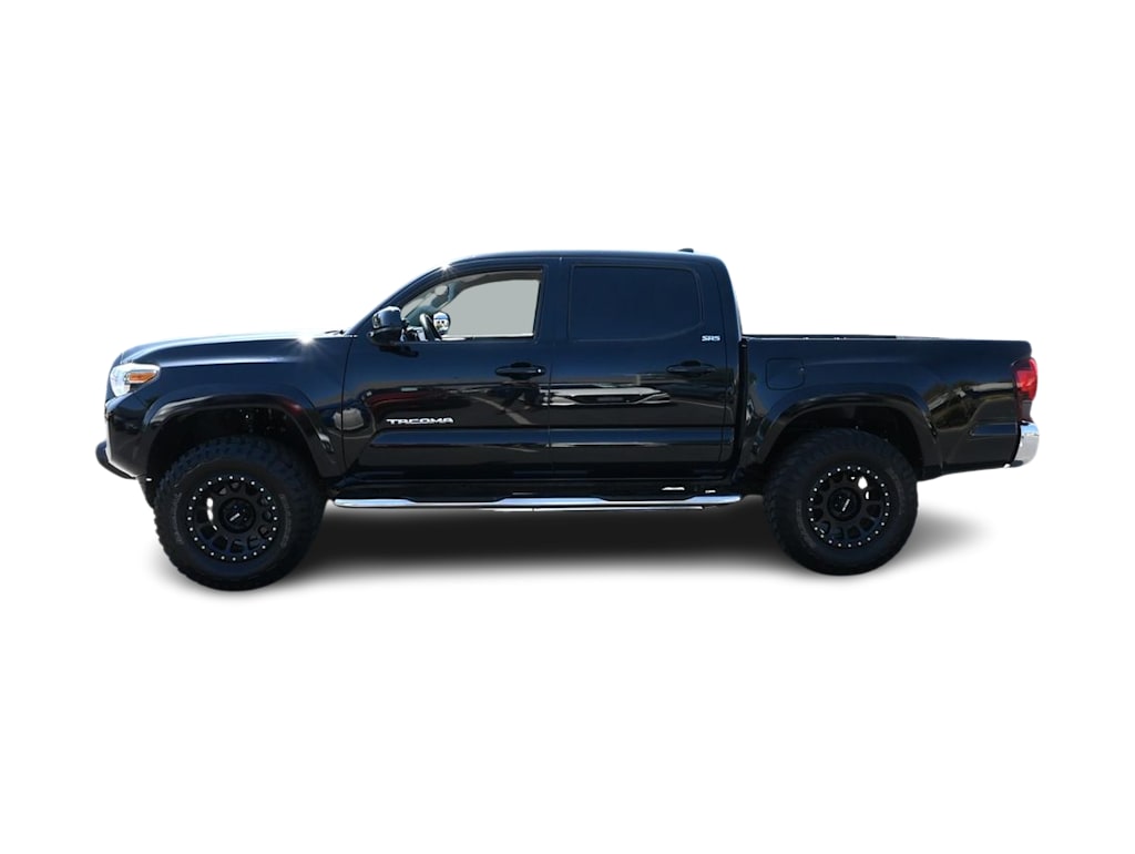 Thumbnail: 2019 Toyota Tacoma - 3
