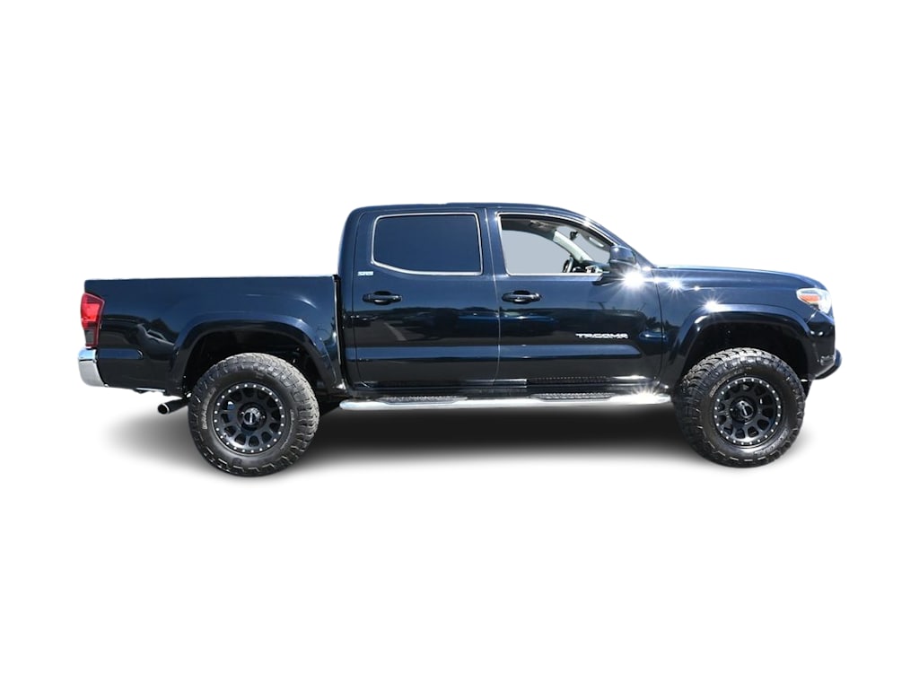 Thumbnail: 2019 Toyota Tacoma - 18