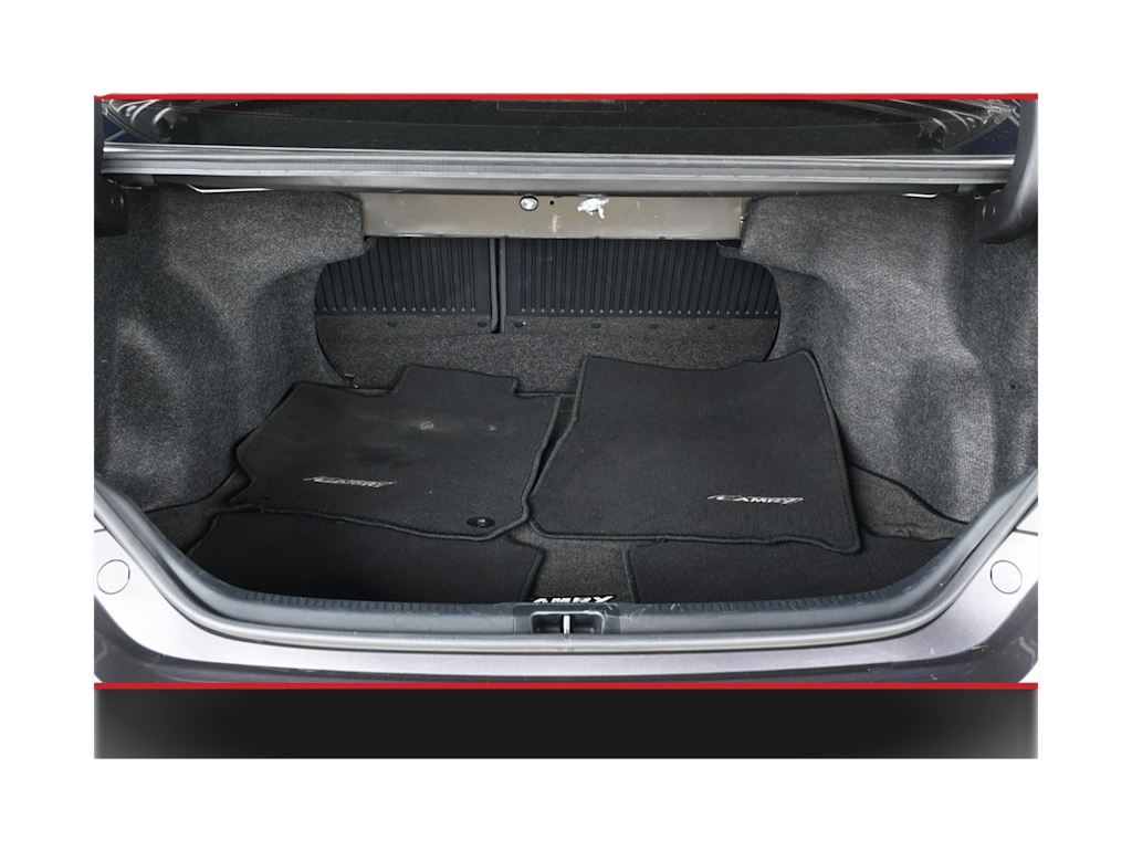 2015 Toyota Camry SE 15