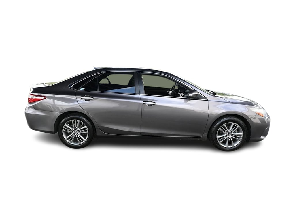 2015 Toyota Camry SE 18