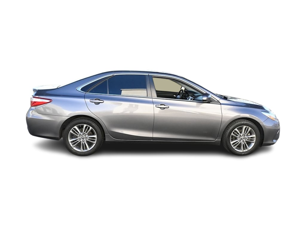 2015 Toyota Camry SE 18