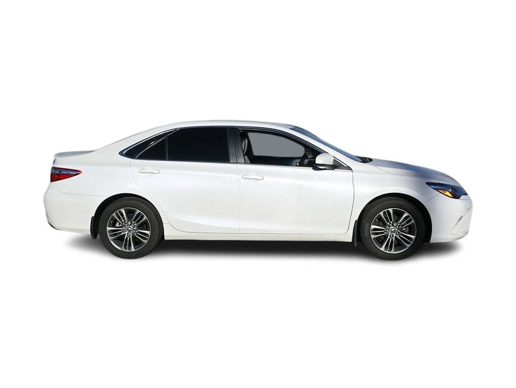 2016 Toyota Camry SE 17