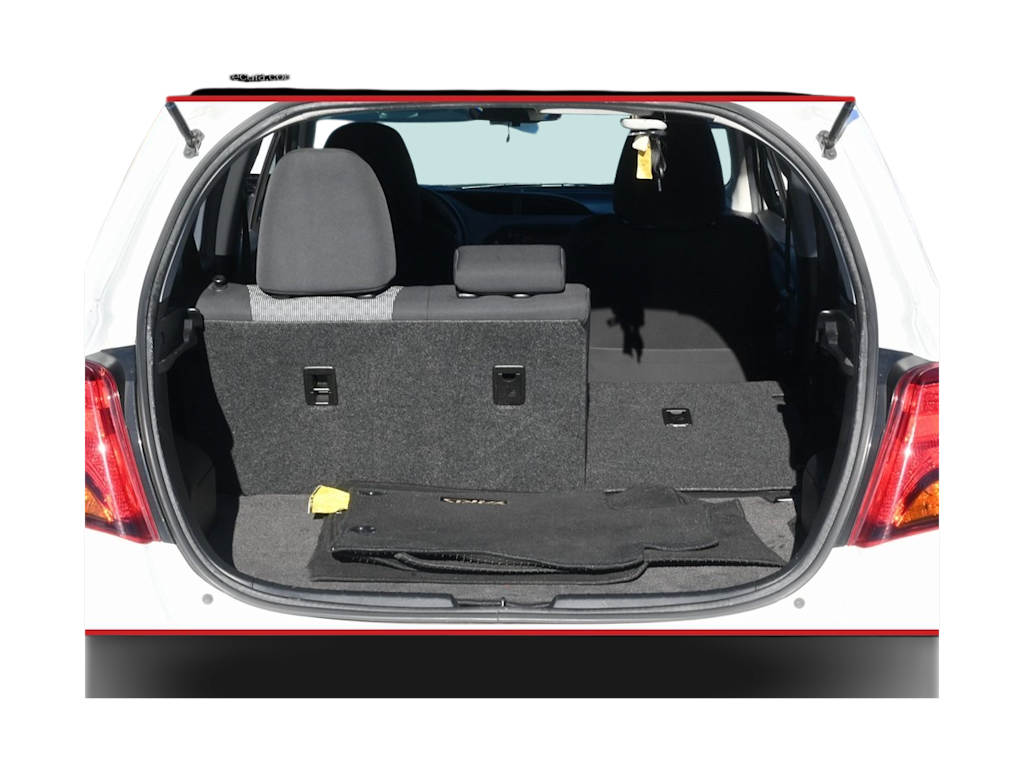 Thumbnail: 2015 Toyota Yaris - 15