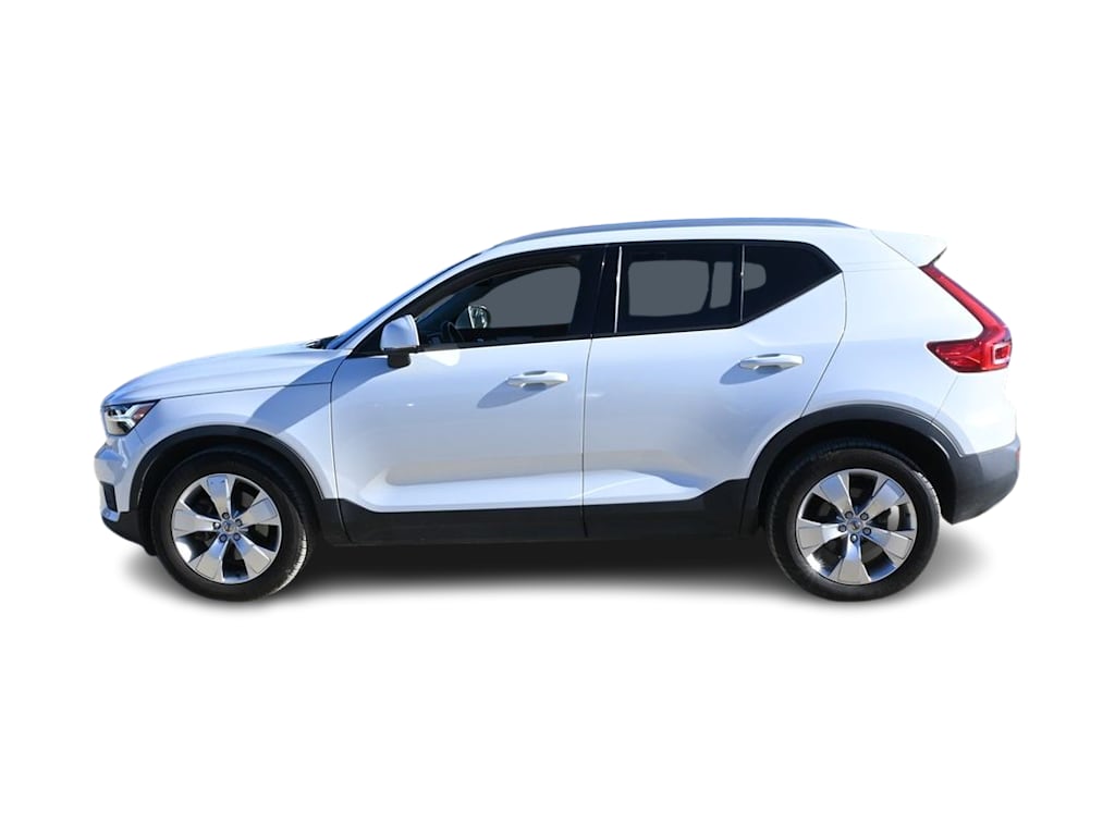 Thumbnail: 2021 Volvo XC40 - 2