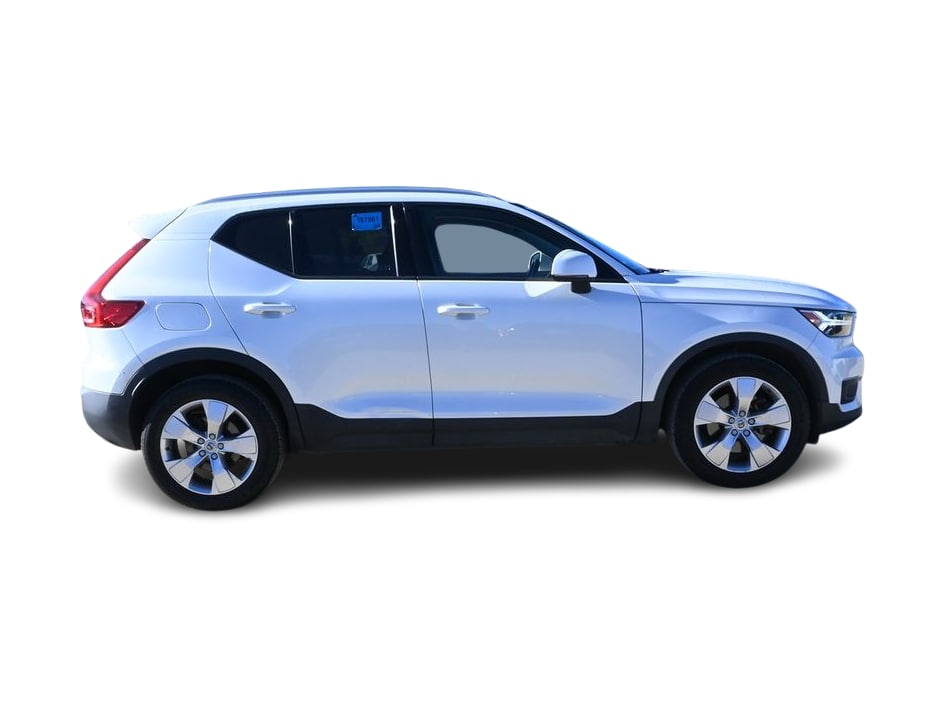 Thumbnail: 2021 Volvo XC40 - 8