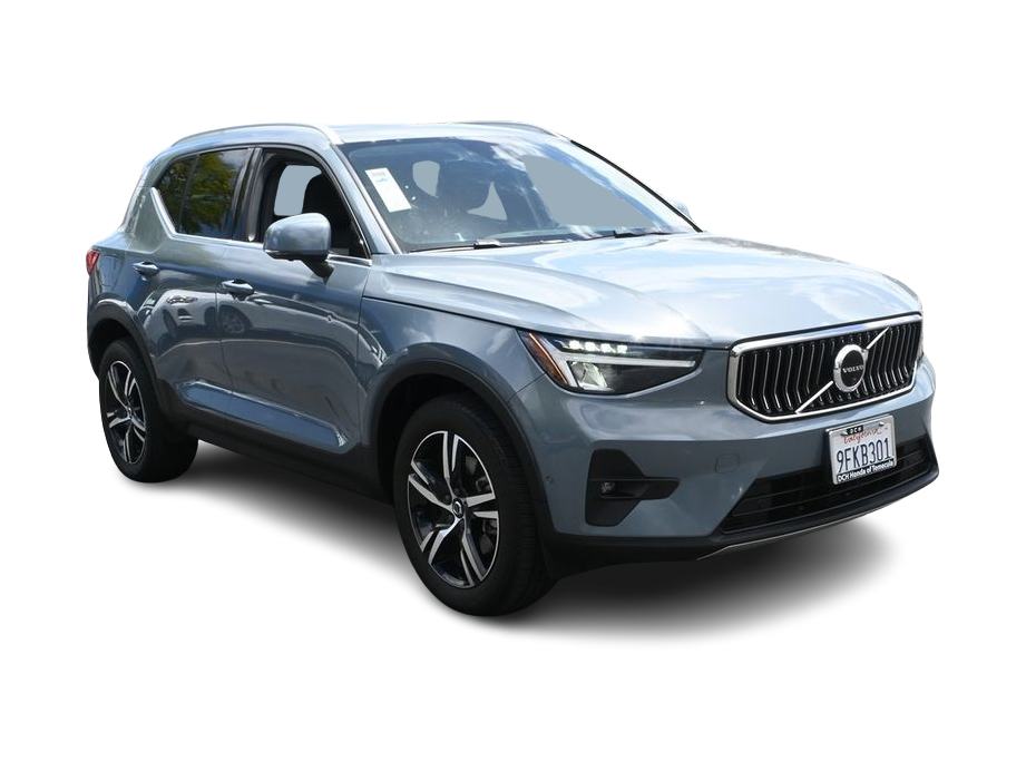 Thumbnail: 2023 Volvo XC40 - 16
