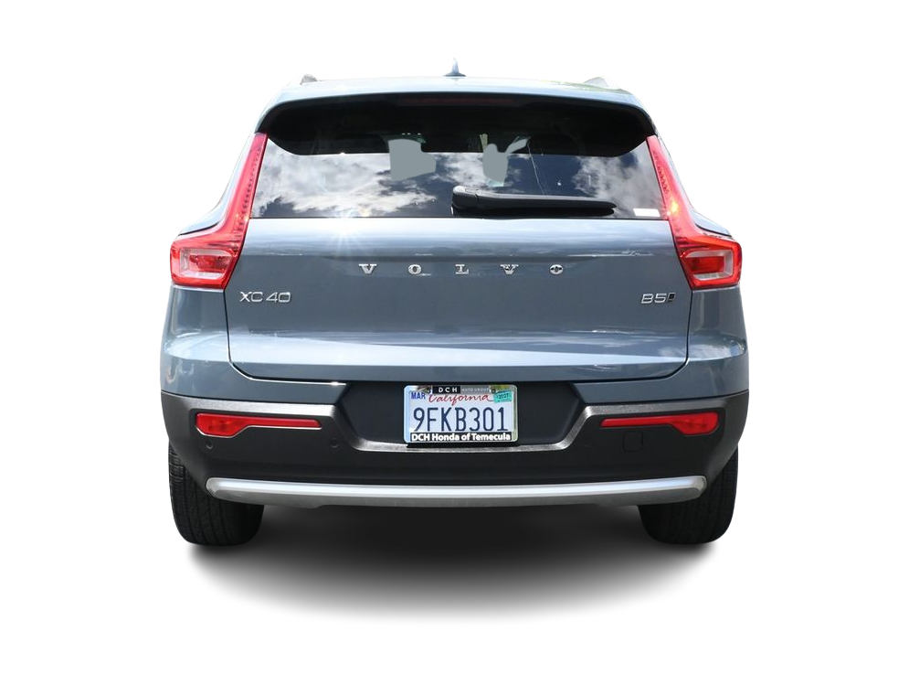 Thumbnail: 2023 Volvo XC40 - 4