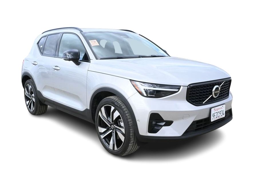 Thumbnail: 2023 Volvo XC40 - 8