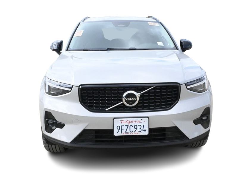 Thumbnail: 2023 Volvo XC40 - 4