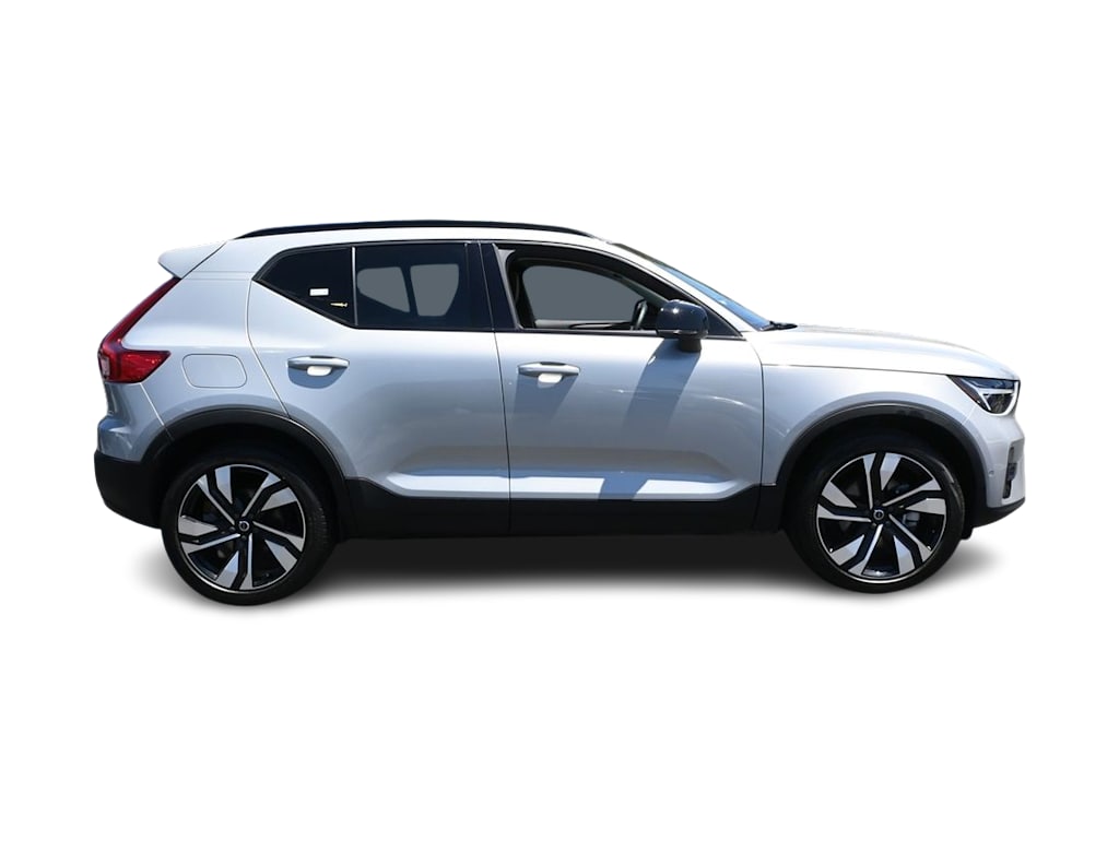 Thumbnail: 2023 Volvo XC40 - 17