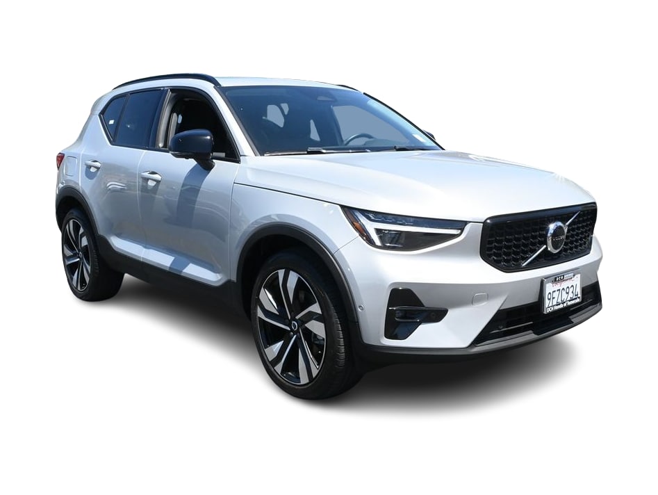 Thumbnail: 2023 Volvo XC40 - 16