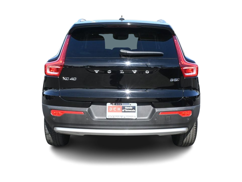 Thumbnail: 2023 Volvo XC40 - 4