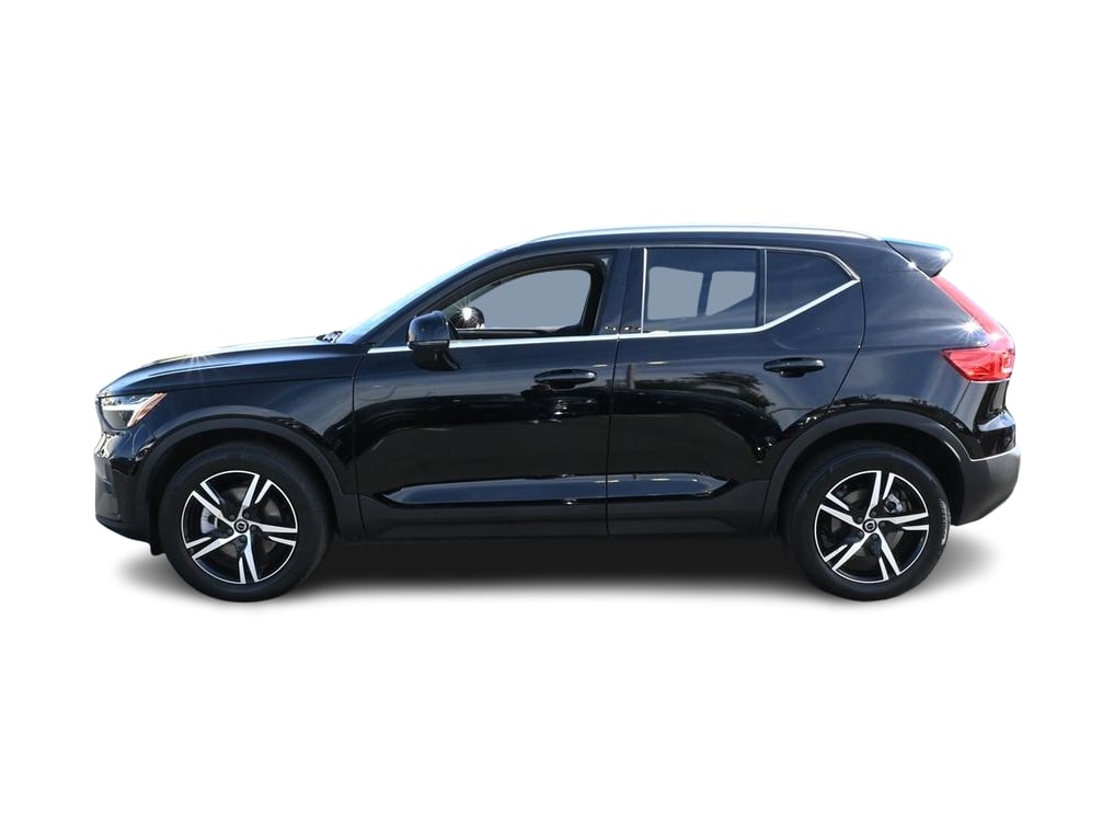 Thumbnail: 2023 Volvo XC40 - 3