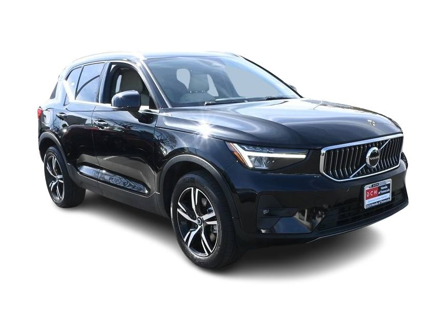 Thumbnail: 2023 Volvo XC40 - 16