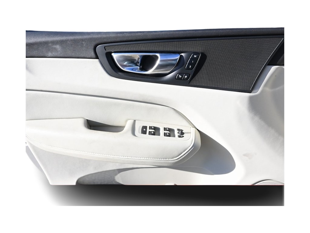 Thumbnail: 2025 Volvo XC60 - 20