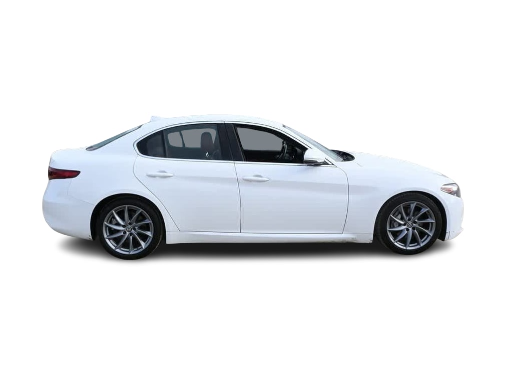 Thumbnail: 2021 Alfa Romeo Giulia - 17